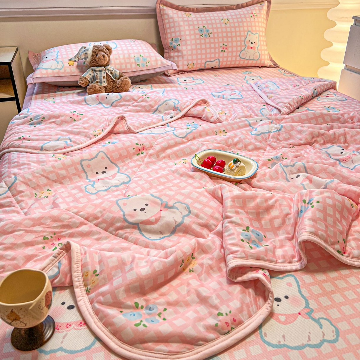 91家纺网 家纺一手货源 找家纺 女子家纺 2026新款费尔岛风冰丝凉席夏被套件系列 粉格西高