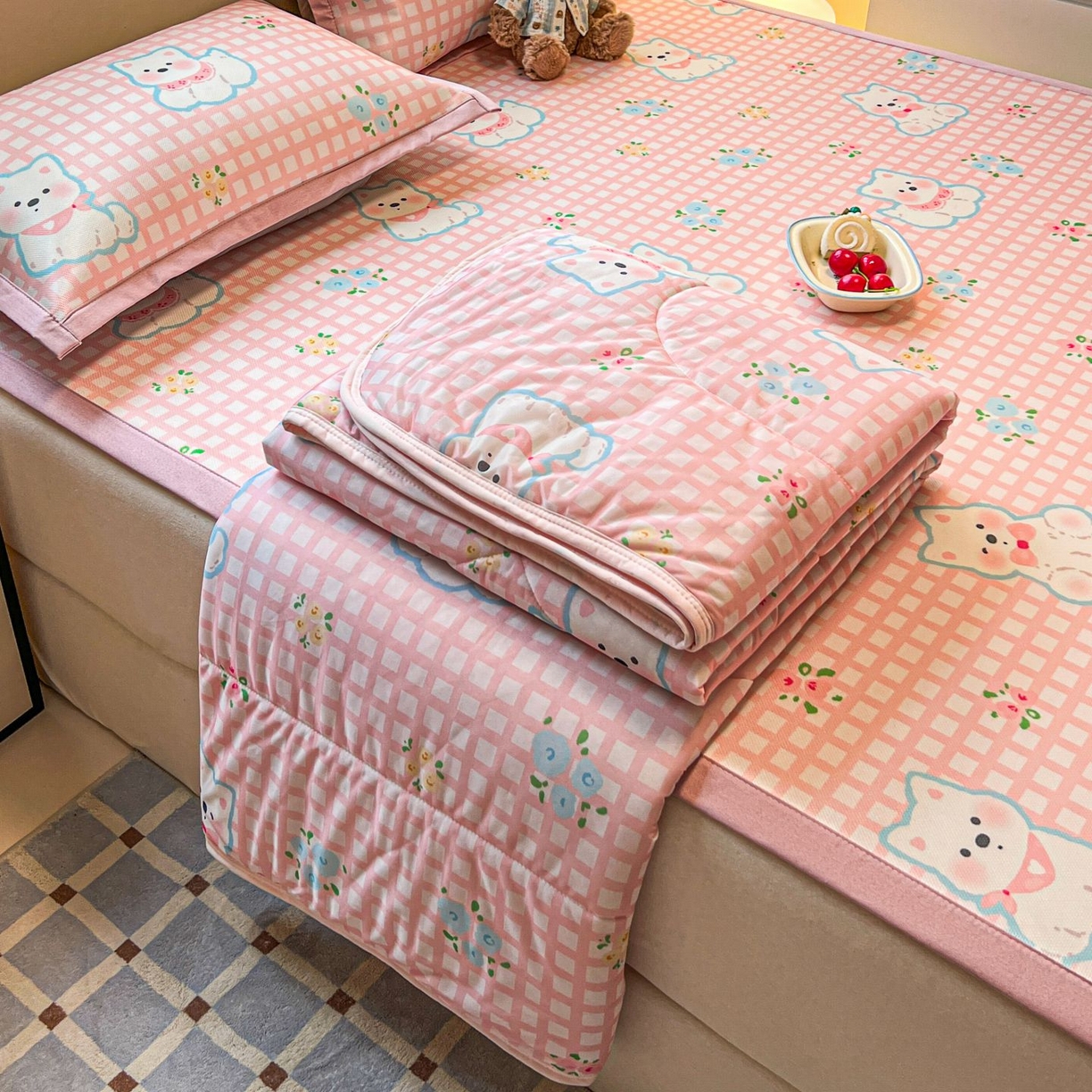 91家纺网 家纺一手货源 找家纺 女子家纺 2026新款费尔岛风冰丝凉席夏被套件系列 粉格西高