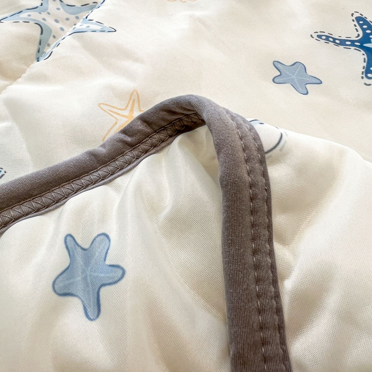 91家纺网 家纺一手货源 找家纺 女子家纺 2026新款费尔岛风冰丝凉席夏被套件系列 夏日海星