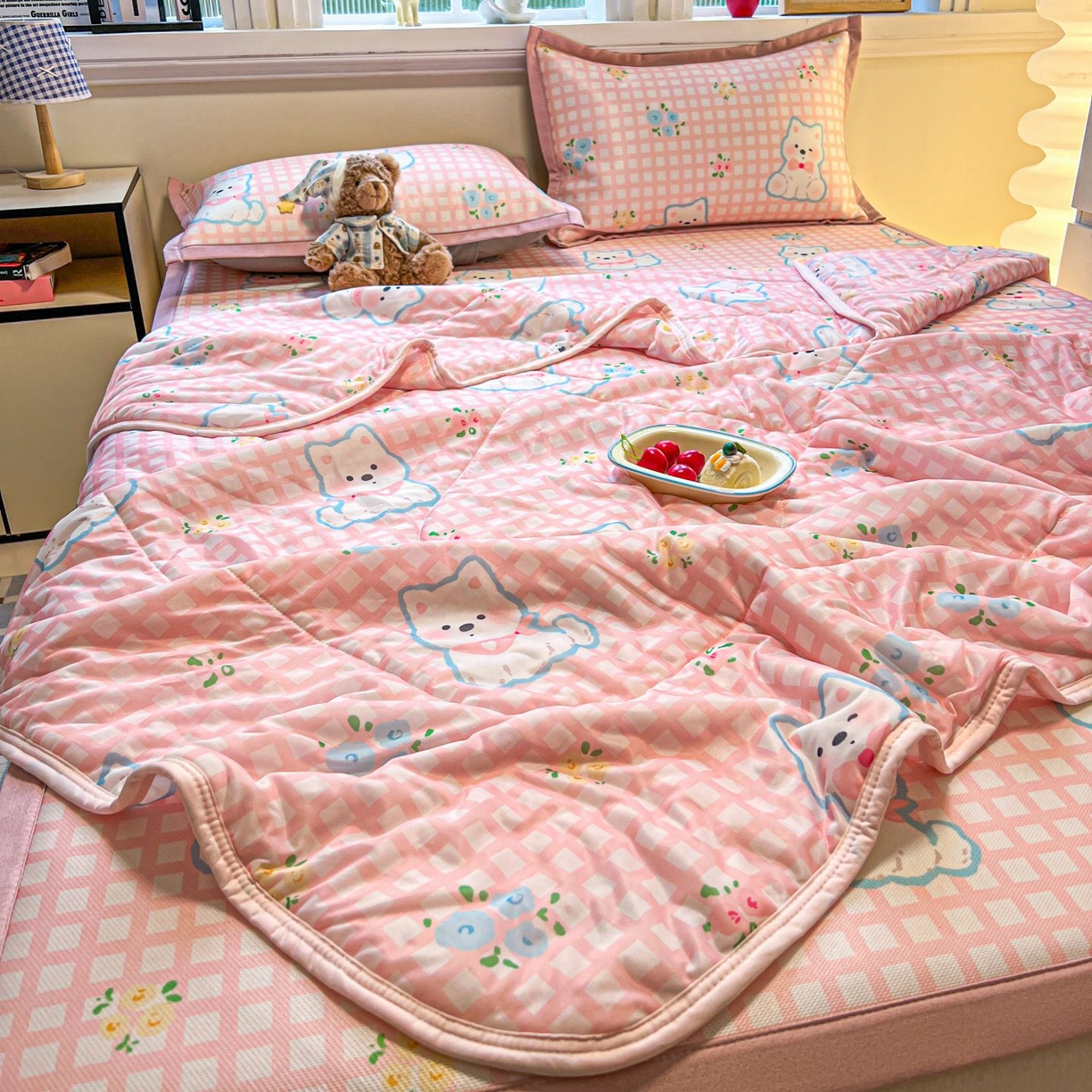 91家纺网 家纺一手货源 找家纺 女子家纺 2026新款费尔岛风冰丝凉席夏被套件系列 粉格西高