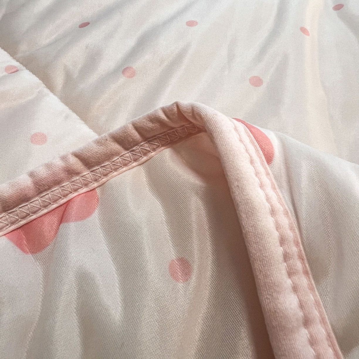 91家纺网 家纺一手货源 找家纺 女子家纺 2026新款费尔岛风冰丝凉席夏被套件系列 甜心凯蒂