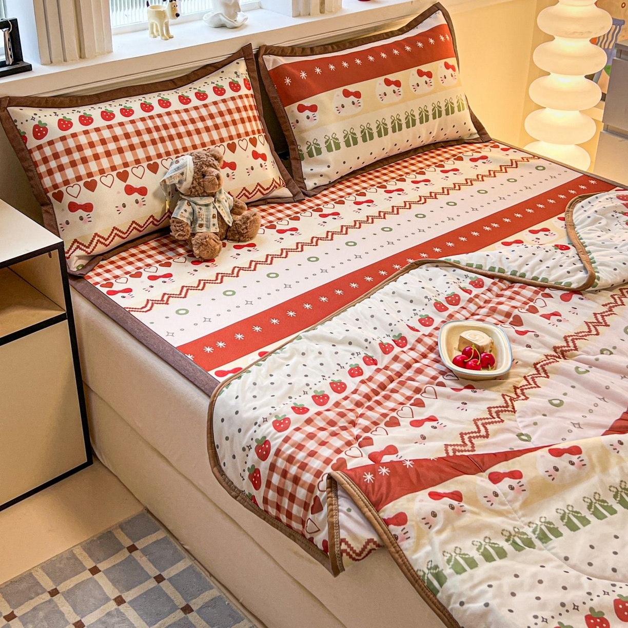 91家纺网 家纺一手货源 找家纺 女子家纺 2026新款费尔岛风冰丝凉席夏被套件系列 红调猫咪