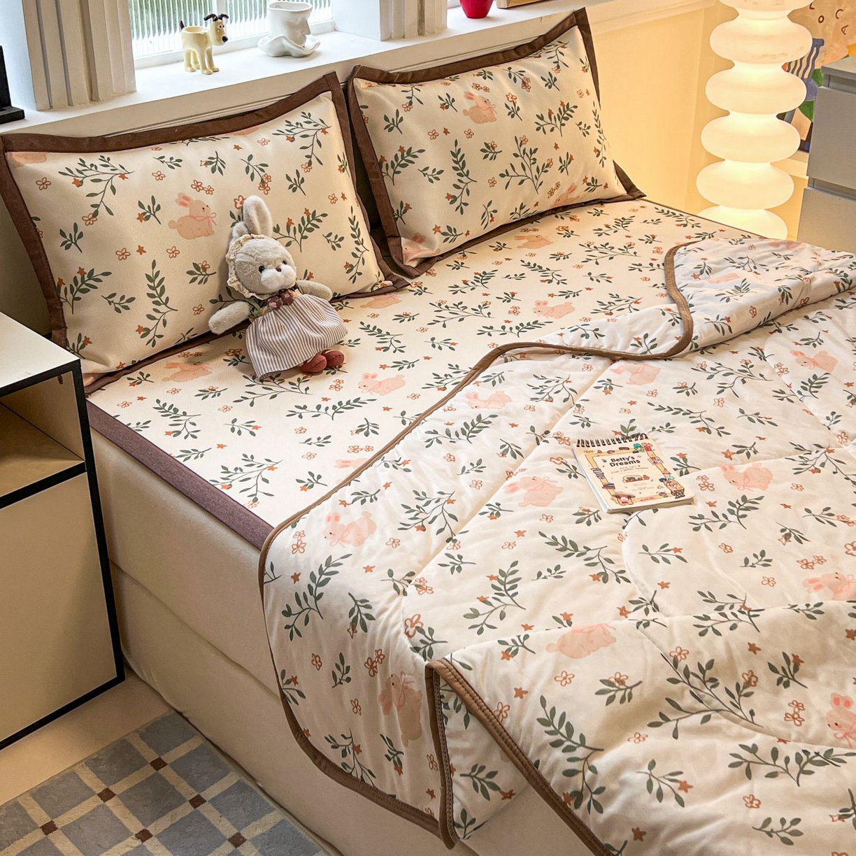 91家纺网 家纺一手货源 找家纺 女子家纺 2026新款费尔岛风冰丝凉席夏被套件系列 叶叶兔眠