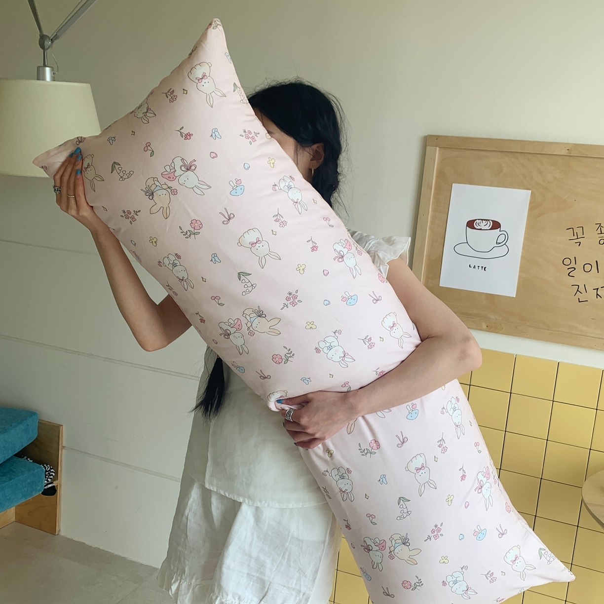 91家纺网 家纺一手货源 找家纺 桃喜 2026新款全棉巨无霸长抱枕 全棉长抱枕-碎花小兔