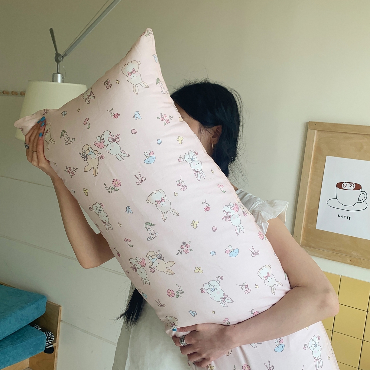 91家纺网 家纺一手货源 找家纺 桃喜 2026新款全棉巨无霸长抱枕 全棉长抱枕-碎花小兔