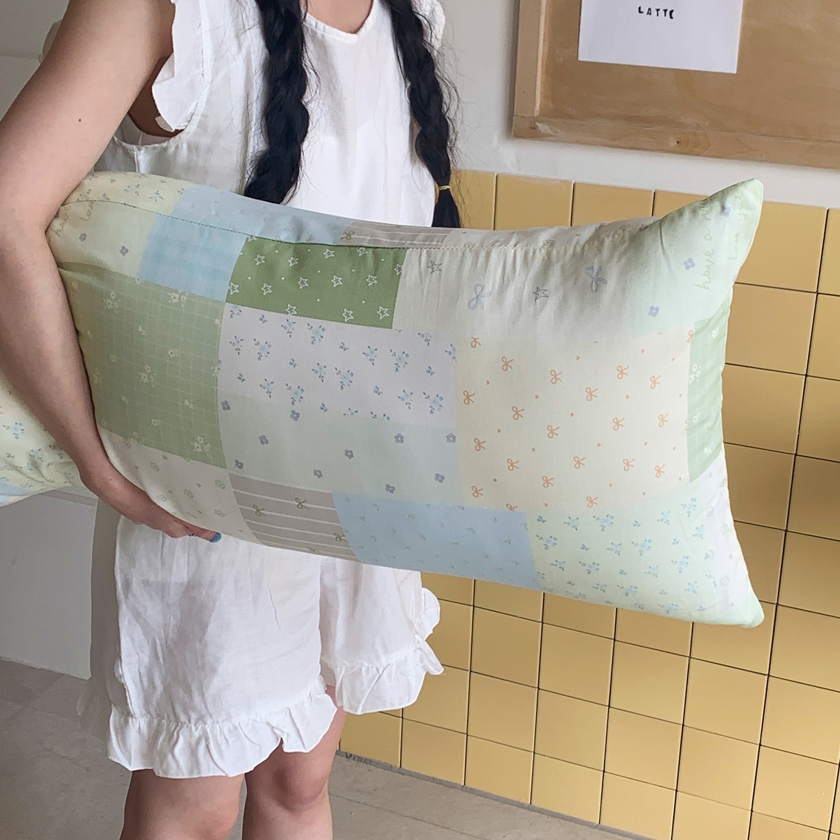 91家纺网 家纺一手货源 找家纺 桃喜 2026新款全棉巨无霸长抱枕 全棉长抱枕-绿格拼布碎花