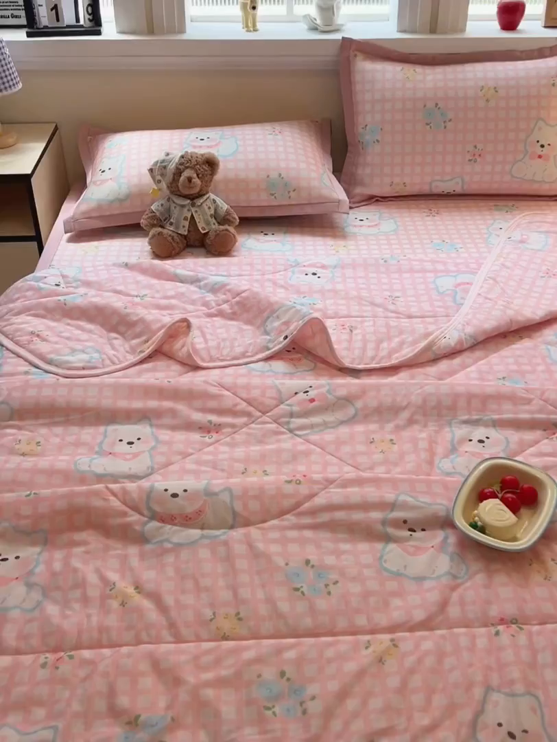 91家纺网 家纺一手货源 找家纺 女子家纺 2026新款费尔岛风冰丝凉席夏被套件系列 粉格西高