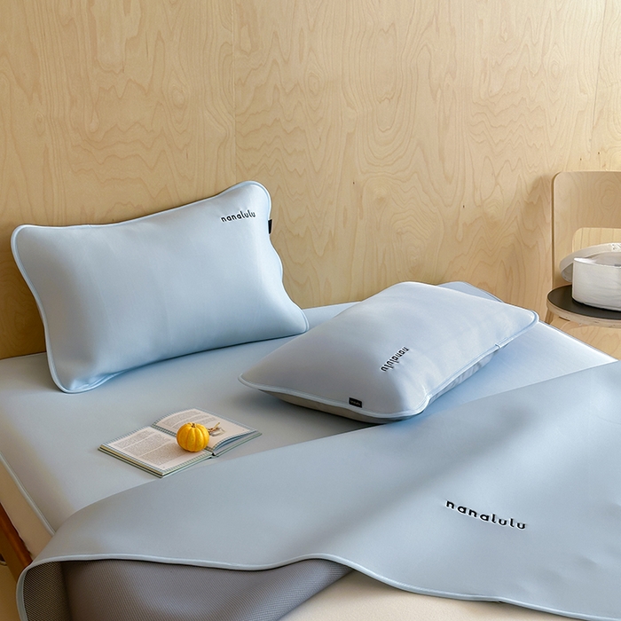 91家纺网 家纺一手货源 找家纺 JUICY 橘滋家纺 2026新款CoolAir沁氧冰感软凉席·纯色刺绣 平席款-沁氧冰川-天空蓝