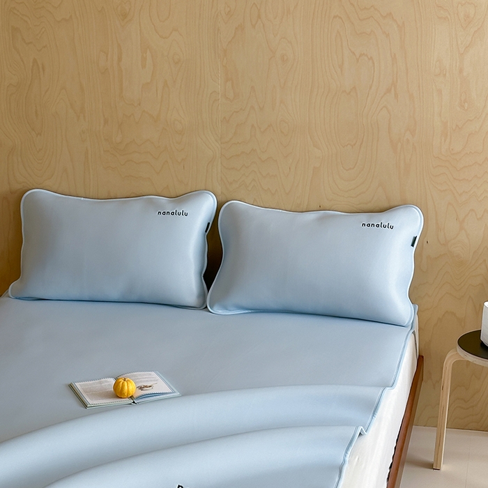 91家纺网 家纺一手货源 找家纺 JUICY 橘滋家纺 2026新款CoolAir沁氧冰感软凉席·纯色刺绣 平席款-沁氧冰川-天空蓝