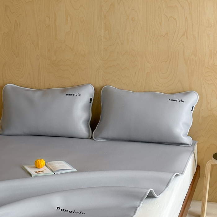 91家纺网 家纺一手货源 找家纺 JUICY 橘滋家纺 2026新款CoolAir沁氧冰感软凉席·纯色刺绣 平席款-沁氧冰川-月影灰