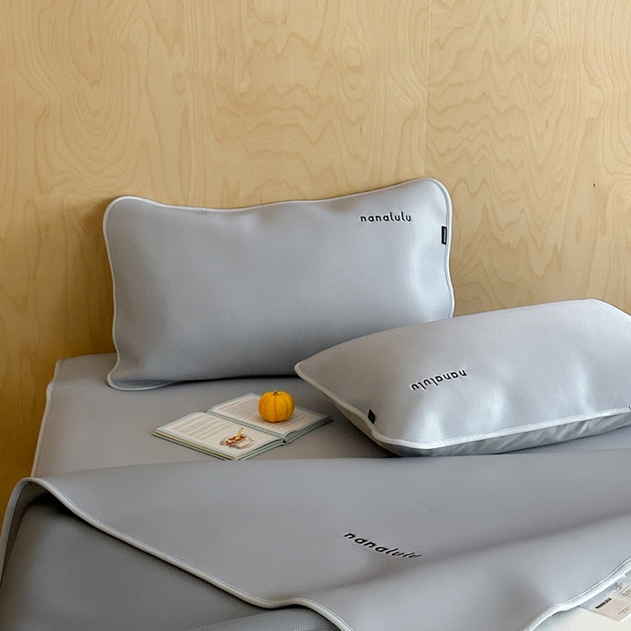 91家纺网 家纺一手货源 找家纺 JUICY 橘滋家纺 2026新款CoolAir沁氧冰感软凉席·纯色刺绣 平席款-沁氧冰川-月影灰