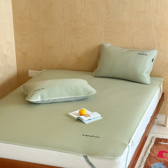 91家纺网 家纺一手货源 找家纺 JUICY 橘滋家纺 2026新款CoolAir沁氧冰感软凉席·纯色刺绣 平席款-沁氧冰川-冷杉绿