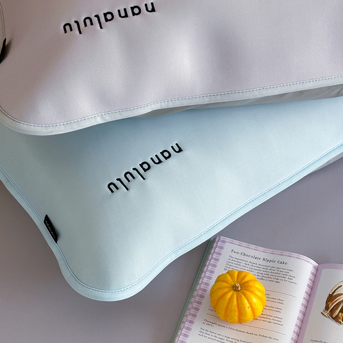 91家纺网 家纺一手货源 找家纺 JUICY 橘滋家纺 2026新款CoolAir沁氧冰感软凉席·纯色刺绣 平席款-沁氧冰川-雾霭紫