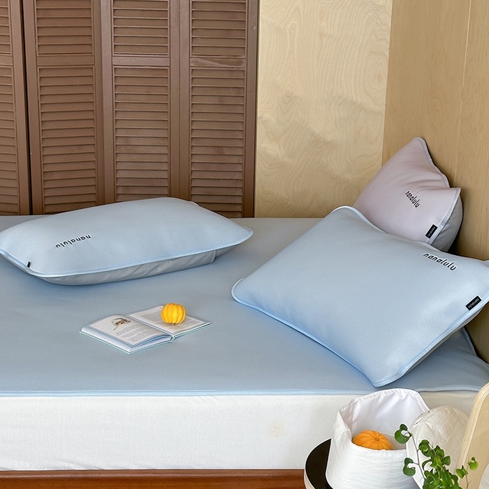 91家纺网 家纺一手货源 找家纺 JUICY 橘滋家纺 2026新款CoolAir沁氧冰感软凉席·纯色刺绣 平席款-沁氧冰川-天空蓝