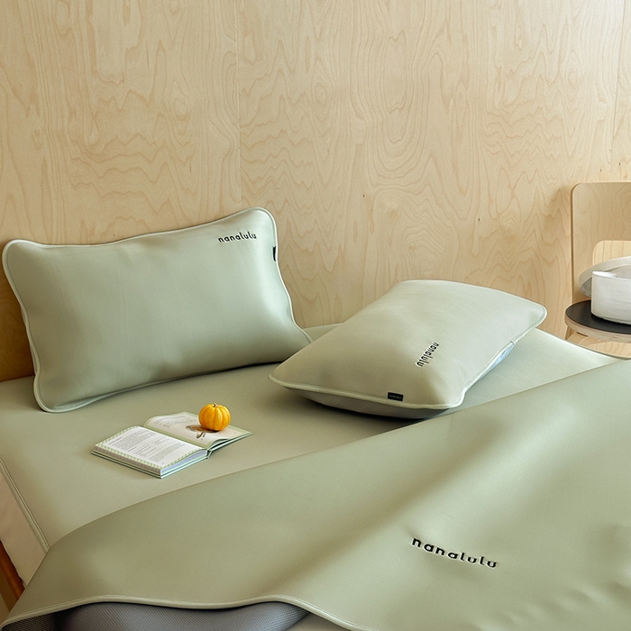 91家纺网 家纺一手货源 找家纺 JUICY 橘滋家纺 2026新款CoolAir沁氧冰感软凉席·纯色刺绣 平席款-沁氧冰川-冷杉绿