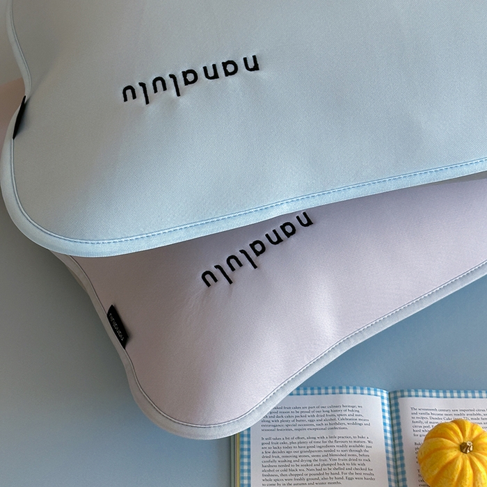 91家纺网 家纺一手货源 找家纺 JUICY 橘滋家纺 2026新款CoolAir沁氧冰感软凉席·纯色刺绣 平席款-沁氧冰川-天空蓝