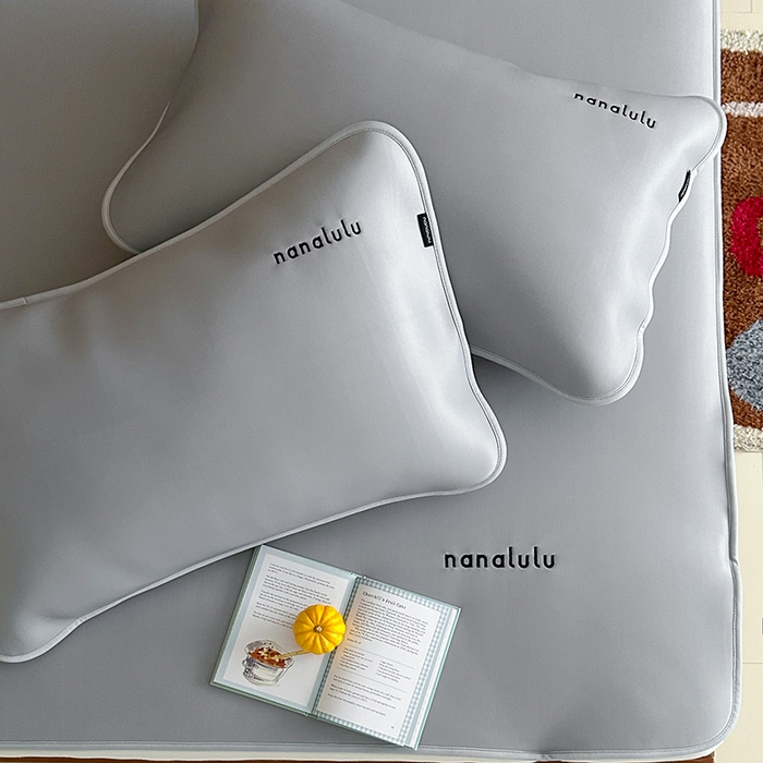 91家纺网 家纺一手货源 找家纺 JUICY 橘滋家纺 2026新款CoolAir沁氧冰感软凉席·纯色刺绣 平席款-沁氧冰川-月影灰