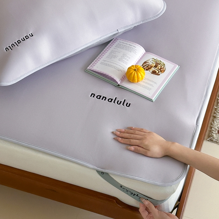 91家纺网 家纺一手货源 找家纺 JUICY 橘滋家纺 2026新款CoolAir沁氧冰感软凉席·纯色刺绣 平席款-沁氧冰川-雾霭紫