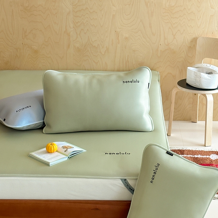 91家纺网 家纺一手货源 找家纺 JUICY 橘滋家纺 2026新款CoolAir沁氧冰感软凉席·纯色刺绣 平席款-沁氧冰川-冷杉绿