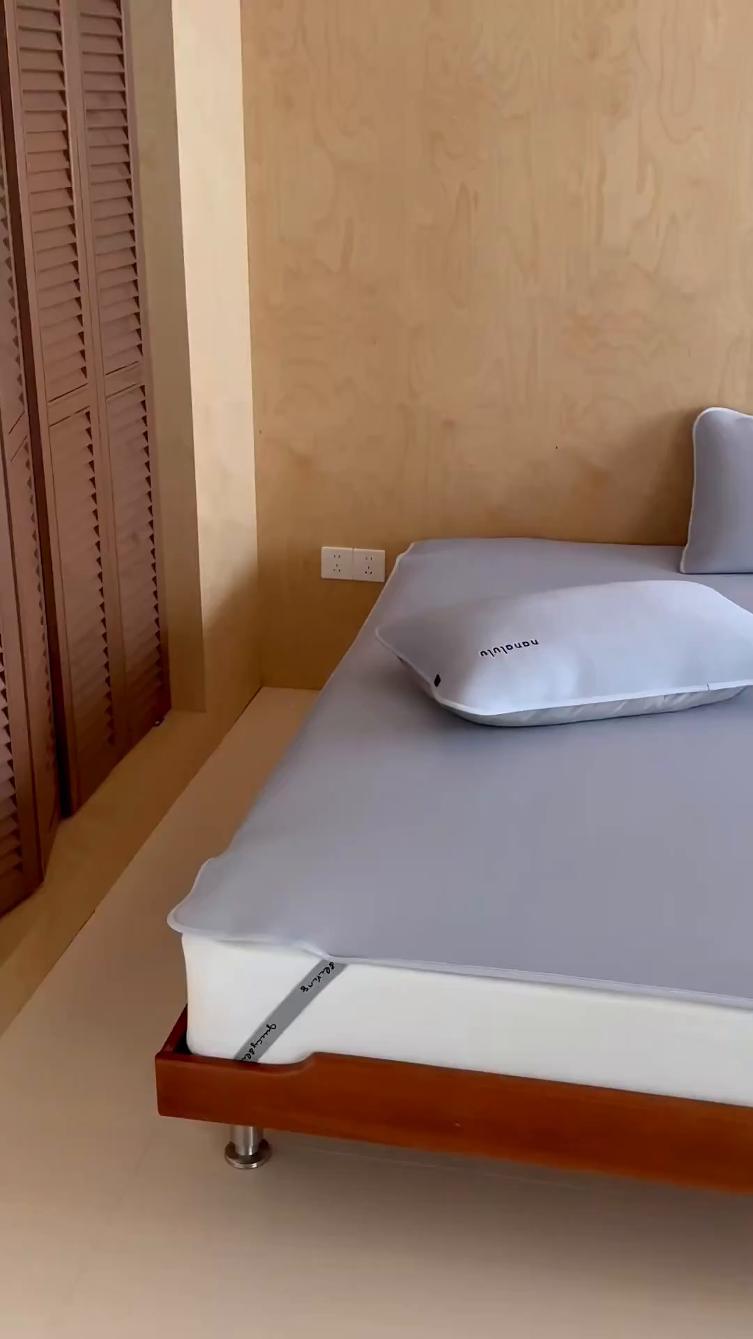 91家纺网 家纺一手货源 找家纺 JUICY 橘滋家纺 2026新款CoolAir沁氧冰感软凉席·纯色刺绣 平席款-沁氧冰川-月影灰