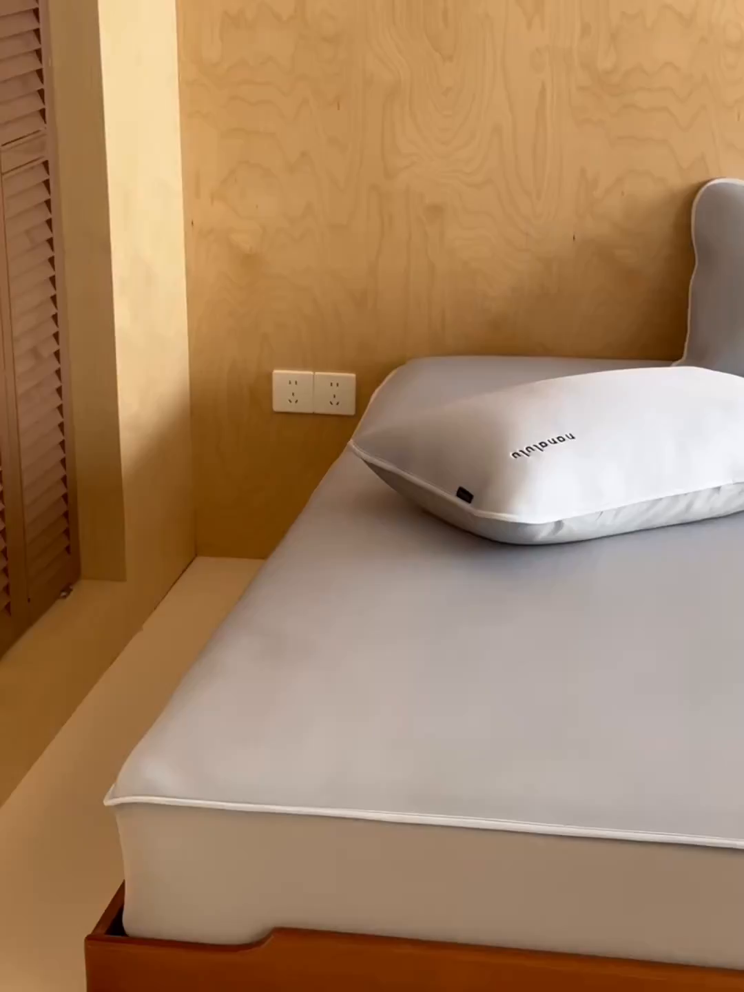 91家纺网 家纺一手货源 找家纺 JUICY 橘滋家纺 2026新款CoolAir沁氧冰感软凉席·纯色刺绣 床笠款-沁氧冰川-月影灰