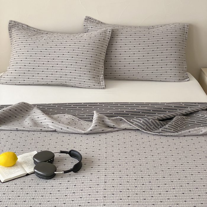 91家纺网 家纺一手货源 找家纺 （总）麻依 2026新款安心棉床盖三件全棉四层纱布床单