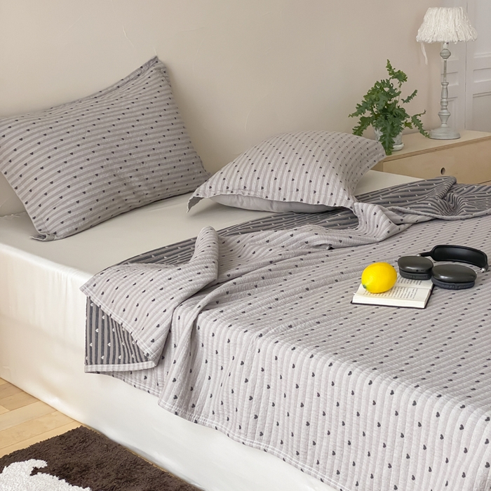 91家纺网 家纺一手货源 找家纺 （总）麻依 2026新款安心棉床盖三件全棉四层纱布床单