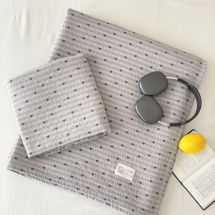 91家纺网 家纺一手货源 找家纺 （总）麻依 2026新款安心棉床盖三件全棉四层纱布床单