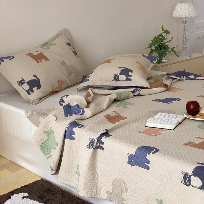 91家纺网 家纺一手货源 找家纺 麻依 2026新款安心棉床盖三件全棉四层纱布床单 多彩猫咪