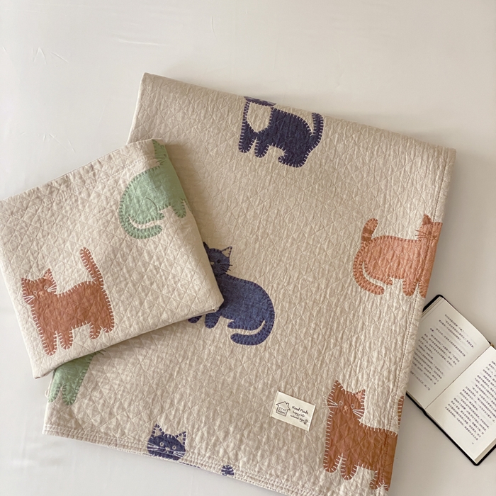 91家纺网 家纺一手货源 找家纺 麻依 2026新款安心棉床盖三件全棉四层纱布床单 多彩猫咪