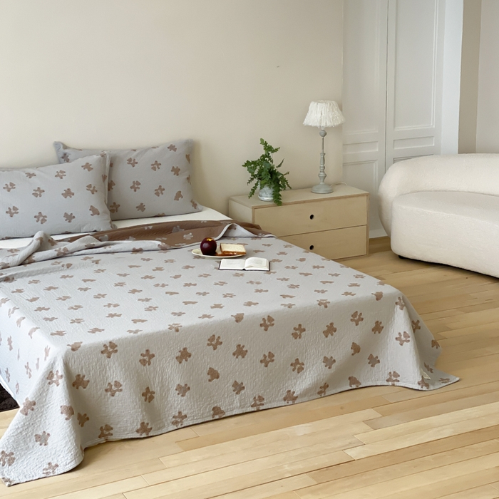 91家纺网 家纺一手货源 找家纺 麻依 2026新款安心棉床盖三件全棉四层纱布床单 松饼小熊-灰