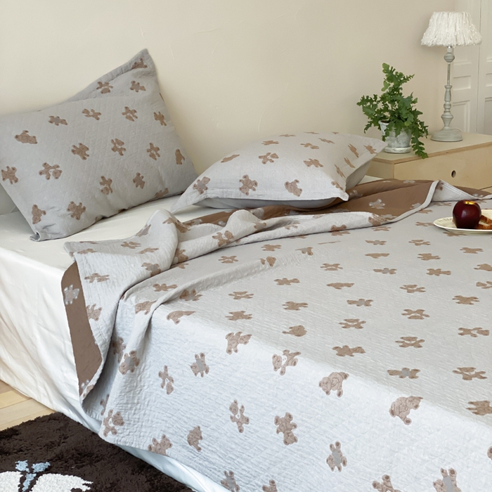 91家纺网 家纺一手货源 找家纺 麻依 2026新款安心棉床盖三件全棉四层纱布床单 松饼小熊-灰