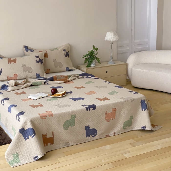 91家纺网 家纺一手货源 找家纺 麻依 2026新款安心棉床盖三件全棉四层纱布床单 多彩猫咪