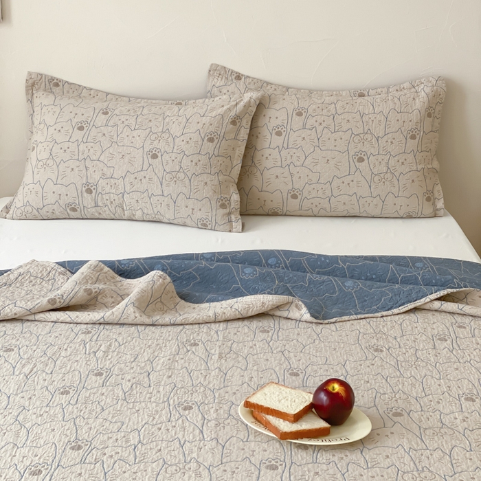 91家纺网 家纺一手货源 找家纺 麻依 2026新款安心棉床盖三件全棉四层纱布床单 线条猫咪-蓝