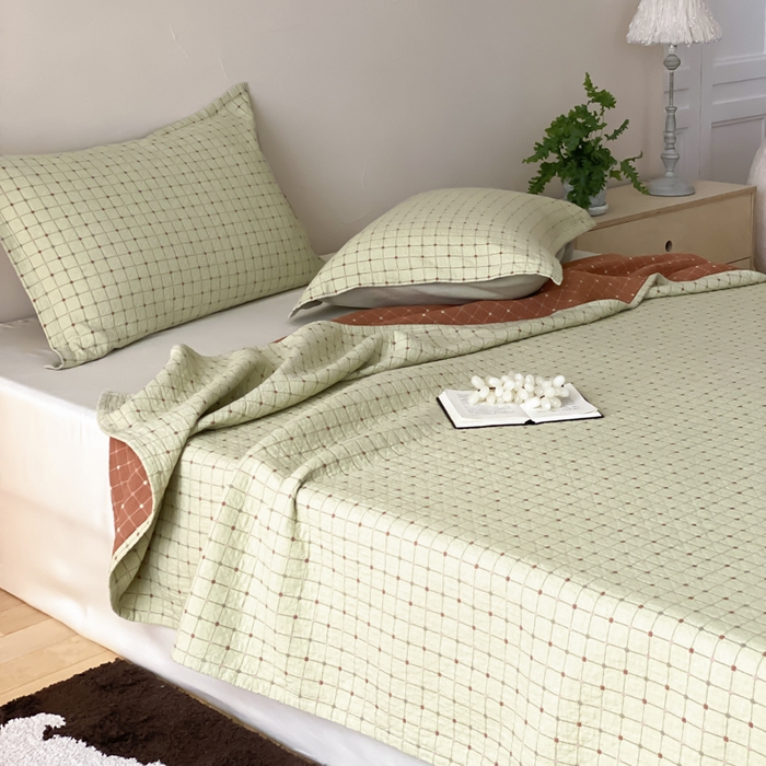 91家纺网 家纺一手货源 找家纺 麻依 2026新款安心棉床盖三件全棉四层纱布床单 小米格-绿