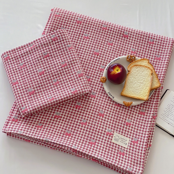 91家纺网 家纺一手货源 找家纺 麻依 2026新款安心棉床盖三件全棉四层纱布床单 小香樱桃-红