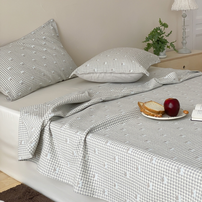 91家纺网 家纺一手货源 找家纺 麻依 2026新款安心棉床盖三件全棉四层纱布床单 小香樱桃-蓝