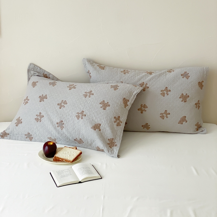 91家纺网 家纺一手货源 找家纺 麻依 2026新款安心棉床盖三件全棉四层纱布床单 松饼小熊-灰