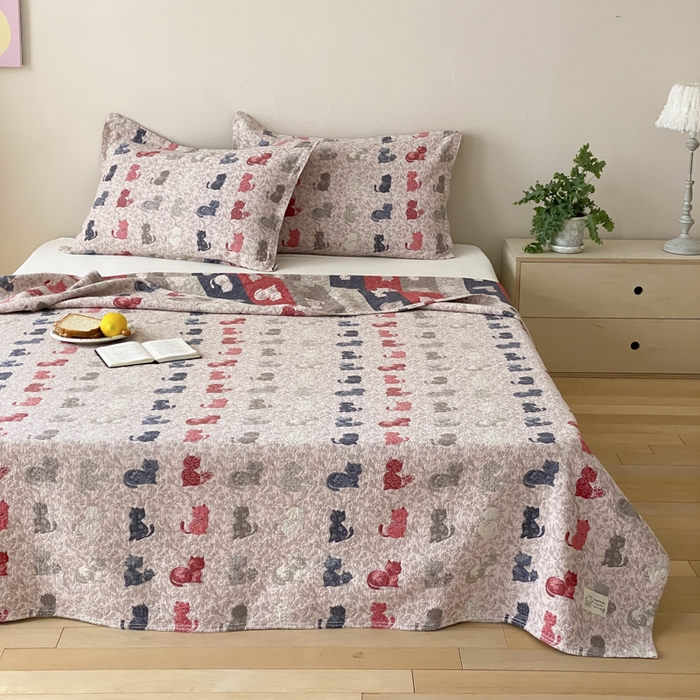 91家纺网 家纺一手货源 找家纺 麻依 2026新款安心棉床盖三件全棉四层纱布床单 花仙猫咪-粉