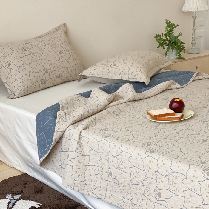91家纺网 家纺一手货源 找家纺 麻依 2026新款安心棉床盖三件全棉四层纱布床单 线条猫咪-蓝