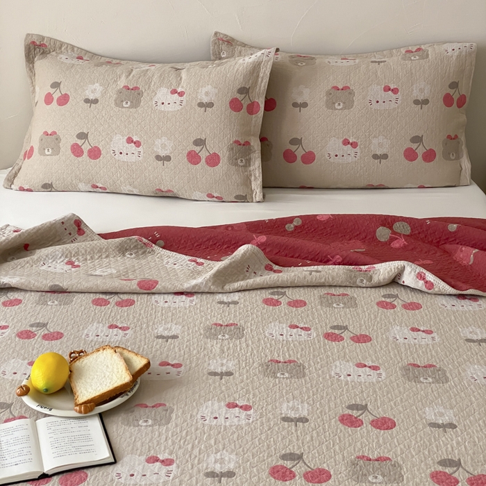 91家纺网 家纺一手货源 找家纺 麻依 2026新款安心棉床盖三件全棉四层纱布床单 樱桃KT-米色