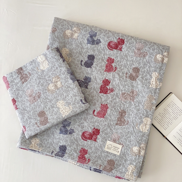 91家纺网 家纺一手货源 找家纺 麻依 2026新款安心棉床盖三件全棉四层纱布床单 花仙猫咪-蓝