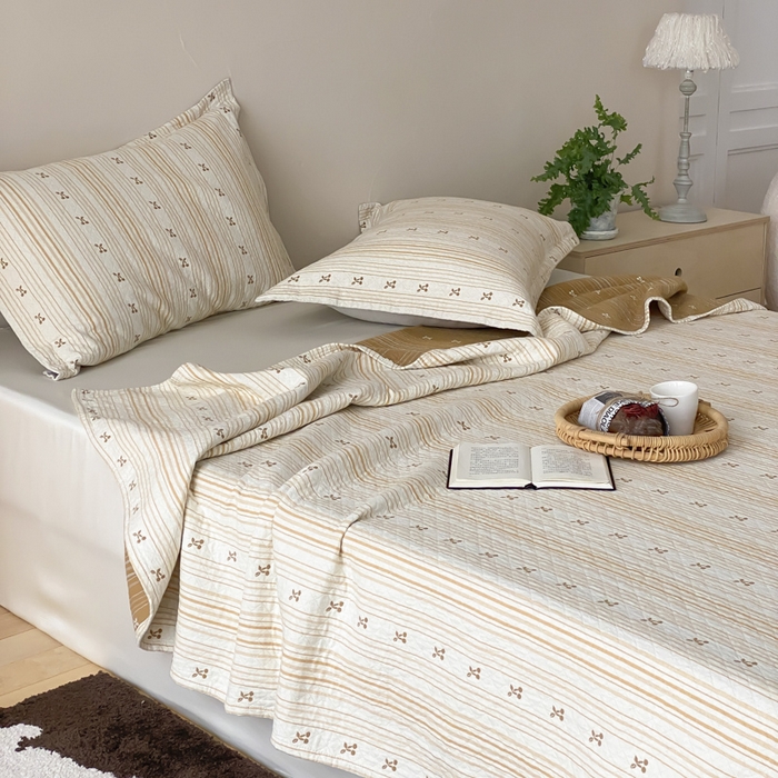 91家纺网 家纺一手货源 找家纺 麻依 2026新款安心棉床盖三件全棉四层纱布床单 条条樱桃-黄