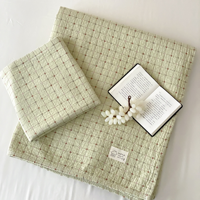 91家纺网 家纺一手货源 找家纺 麻依 2026新款安心棉床盖三件全棉四层纱布床单 小米格-绿