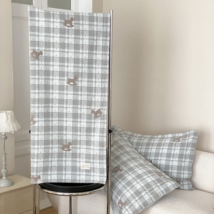 91家纺网 家纺一手货源 找家纺 麻依 2026新款安心棉床盖三件全棉四层纱布床单 点点木马-蓝