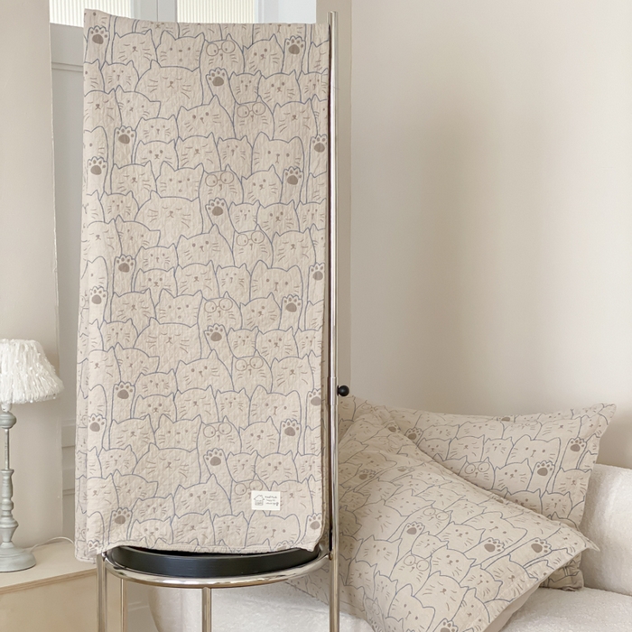 91家纺网 家纺一手货源 找家纺 麻依 2026新款安心棉床盖三件全棉四层纱布床单 线条猫咪-蓝