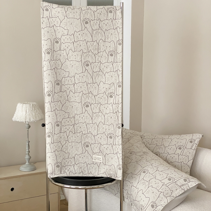 91家纺网 家纺一手货源 找家纺 麻依 2026新款安心棉床盖三件全棉四层纱布床单 线条猫咪-米