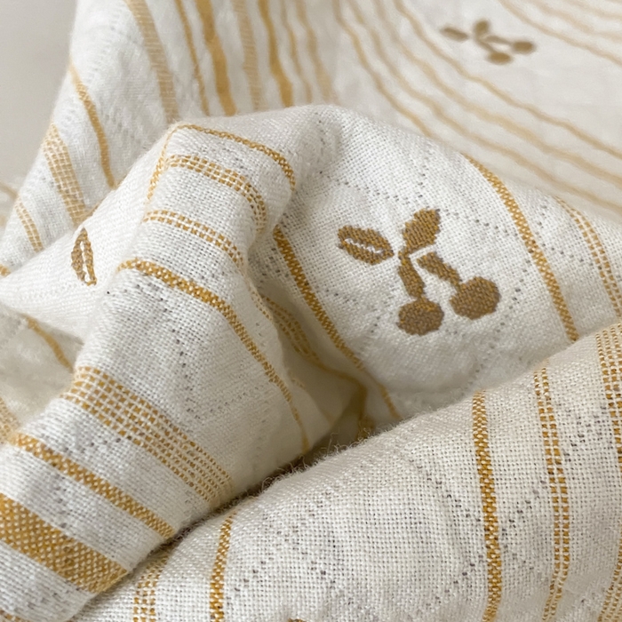 91家纺网 家纺一手货源 找家纺 麻依 2026新款安心棉床盖三件全棉四层纱布床单 条条樱桃-黄