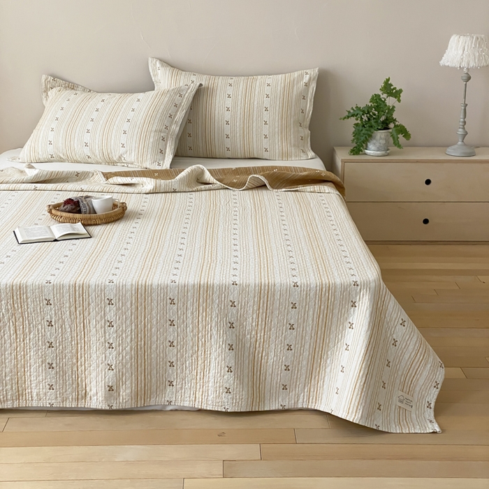 91家纺网 家纺一手货源 找家纺 麻依 2026新款安心棉床盖三件全棉四层纱布床单 条条樱桃-黄