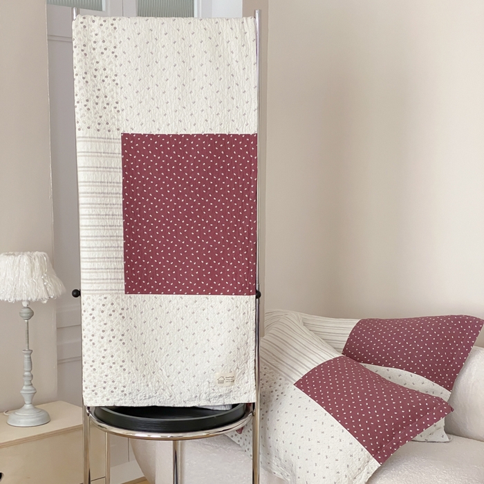 91家纺网 家纺一手货源 找家纺 麻依 2026新款安心棉床盖三件全棉四层纱布床单 加州阳光-红